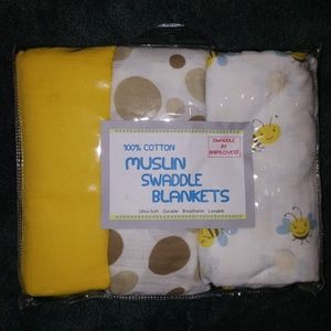 Muslin swaddle blankets (3)